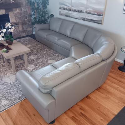 GORGEOUS GRAY ITALIAN LEATHER SECTIONAL SOFA WITH A HIDE A BED *like new*