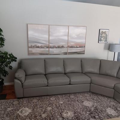 GORGEOUS GRAY ITALIAN LEATHER SECTIONAL SOFA WITH A HIDE A BED *like new*