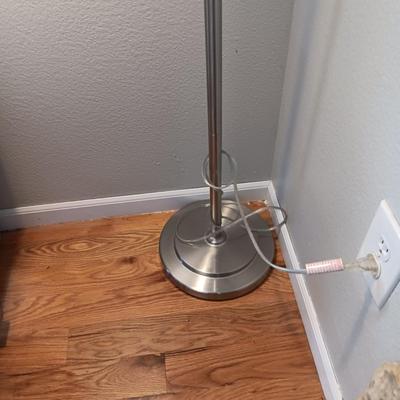 ADJUSTABLE FLOOR LAMP