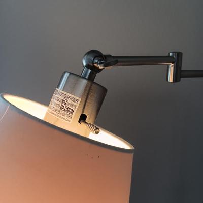 ADJUSTABLE FLOOR LAMP