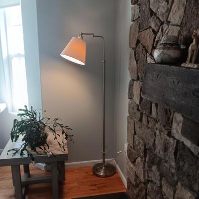 ADJUSTABLE FLOOR LAMP
