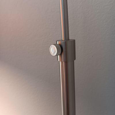 ADJUSTABLE FLOOR LAMP