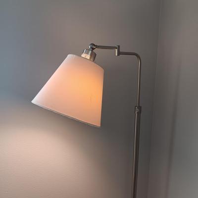 ADJUSTABLE FLOOR LAMP