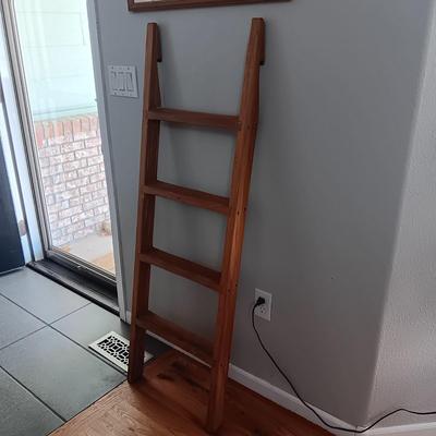 WOODEN LADDER WITH HAND WOVEN RUG
