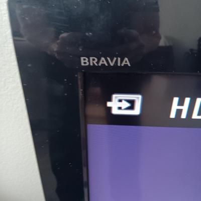 SONY BRAVIA 52" LCD DIGITAL COLOR TV WITH REMOTE MODEL KDL-52S5100