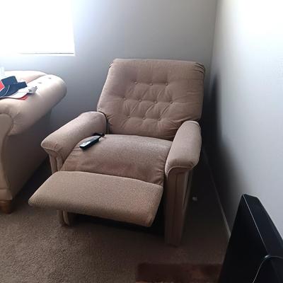 LIKE NEW POWER LIFT CHAIR