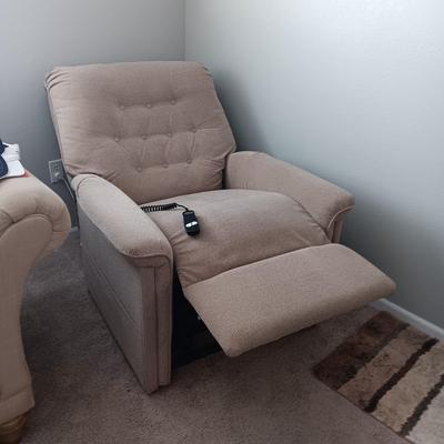 LIKE NEW POWER LIFT CHAIR