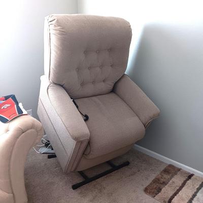 LIKE NEW POWER LIFT CHAIR