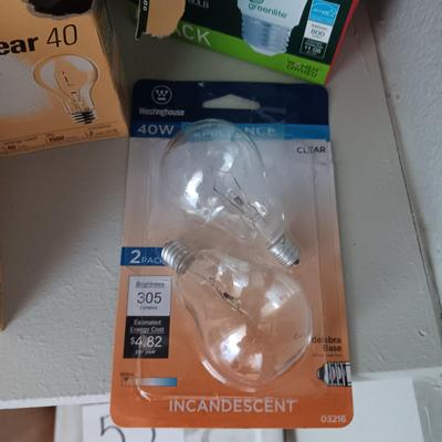 MISC LIGHT BULBS AND PACKAGES OF WINDOW WIPES