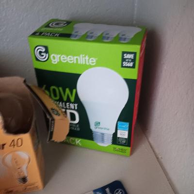 MISC LIGHT BULBS AND PACKAGES OF WINDOW WIPES