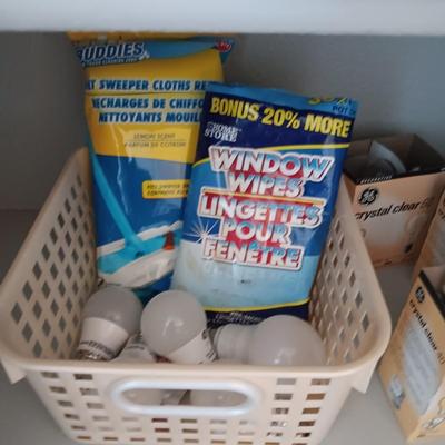 MISC LIGHT BULBS AND PACKAGES OF WINDOW WIPES