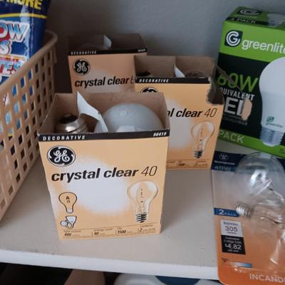 MISC LIGHT BULBS AND PACKAGES OF WINDOW WIPES