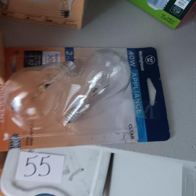 MISC LIGHT BULBS AND PACKAGES OF WINDOW WIPES