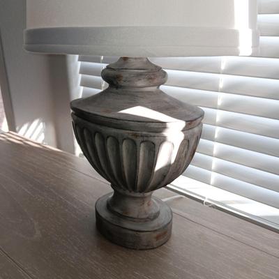 IMPRESSIVE FOYER OR SOFA TABLE WITH LAMP