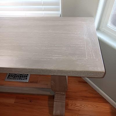 IMPRESSIVE FOYER OR SOFA TABLE WITH LAMP