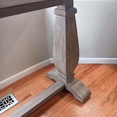 IMPRESSIVE FOYER OR SOFA TABLE WITH LAMP