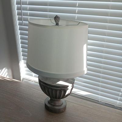 IMPRESSIVE FOYER OR SOFA TABLE WITH LAMP