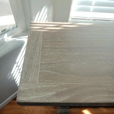 IMPRESSIVE FOYER OR SOFA TABLE WITH LAMP