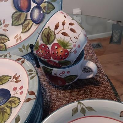 BLACK FOREST FRUITS DINNERWARE SERVICE FOR 4 WITH EXTRAS