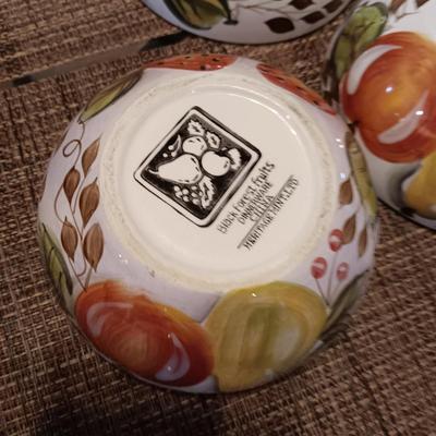 BLACK FOREST FRUITS LARGE SERVING BOWL, 4 SOUP AND 3 DESSERT BOWLS