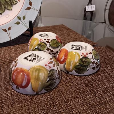 BLACK FOREST FRUITS LARGE SERVING BOWL, 4 SOUP AND 3 DESSERT BOWLS