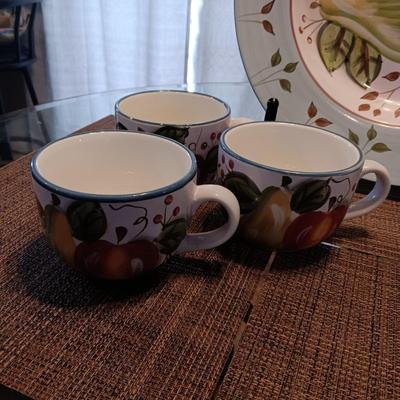 BLACK FOREST FRUITS LARGE SERVING BOWL, 4 SOUP AND 3 DESSERT BOWLS
