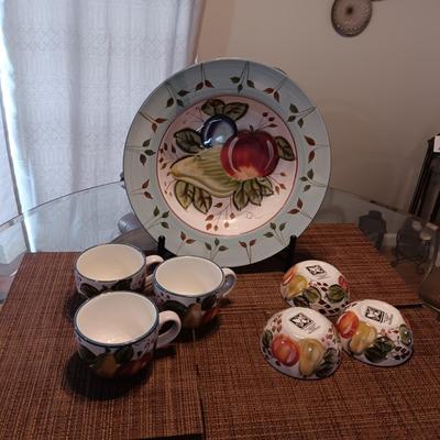 BLACK FOREST FRUITS LARGE SERVING BOWL, 4 SOUP AND 3 DESSERT BOWLS