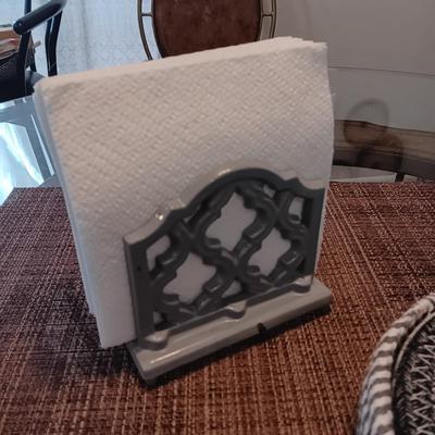 ENAMELED TEA KETTLE AND NAPKIN HOLDER PLUS 5 ROUND WOVEN TRIVETS