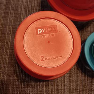 A VARIETY OF SIZES PYREX GLASS FOOD STORAGE CONTAINERS