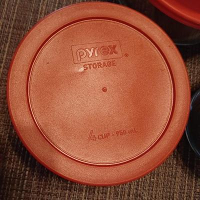 A VARIETY OF SIZES PYREX GLASS FOOD STORAGE CONTAINERS