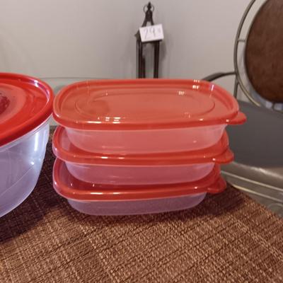 A VARIETY OF FOOD STORAGE CONTAINERS