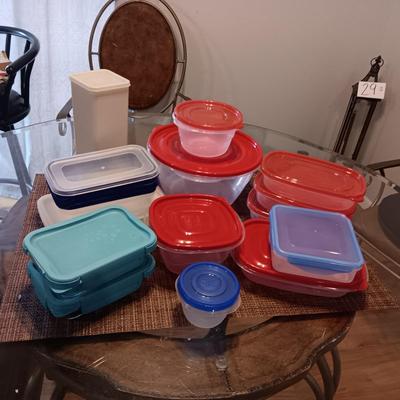A VARIETY OF FOOD STORAGE CONTAINERS