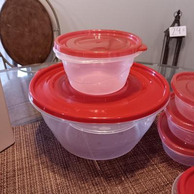 A VARIETY OF FOOD STORAGE CONTAINERS