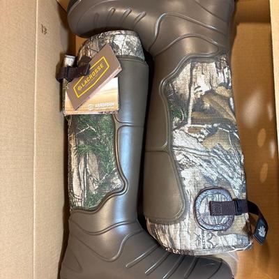 Sale Photo Thumbnail #502: See pics. Mens size 7. Retails for $179.99