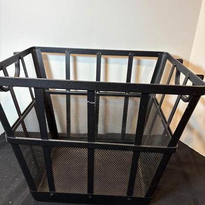 Sale Photo Thumbnail #603: Magazine rack 15x11x 12, loon waste basket 10x8x13, tall basket 7x15