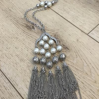 Beautiful vintage, Silver tone faux, pearl chandelier, statement, tassel necklace