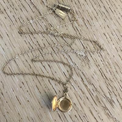 Cute vintage dainty 1928 Company, gold tone, locket necklace