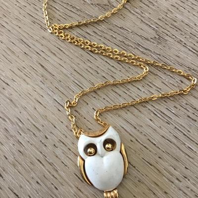 Vintage, gold tone, cream, white, Lucite, owl, pendant necklace vintage JJ