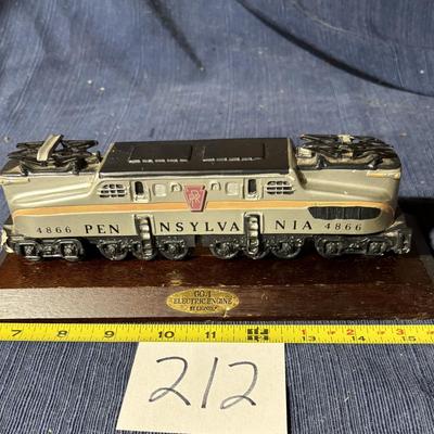 Avon GG-1 Electric Engine Pennsylvania By Lionel Display Collectible Piece