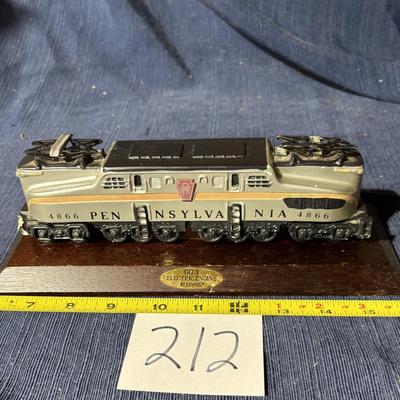 Avon GG-1 Electric Engine Pennsylvania By Lionel Display Collectible Piece