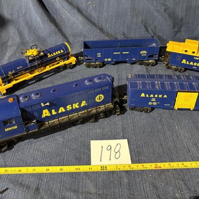 Lionel O Gauge Alaska Railroad model train cars and a diesel