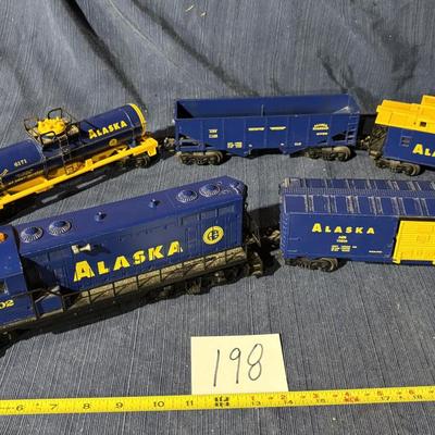 Lionel O Gauge Alaska Railroad model train cars and a diesel