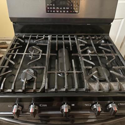 Sale Photo Thumbnail #87: The Frigidaire Gallery 30" Rear Control Gas Range features our most powerful and advanced convection system, Total Convection, enabling so many cooking modes like No Preheat, Air Fry, Slow Cook, Steam Bake, Steam Roast, Air Sous Vide, Convection Roast, Co