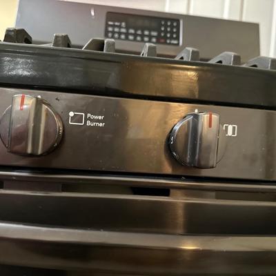 Sale Photo Thumbnail #89: The Frigidaire Gallery 30" Rear Control Gas Range features our most powerful and advanced convection system, Total Convection, enabling so many cooking modes like No Preheat, Air Fry, Slow Cook, Steam Bake, Steam Roast, Air Sous Vide, Convection Roast, Co