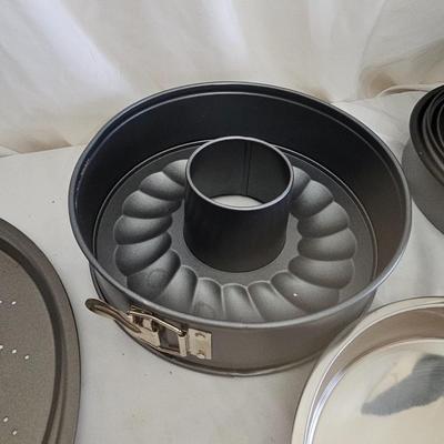 Chicago Metallic, Kaiser, Ekco & More Metal Bakeware (LR-JS)