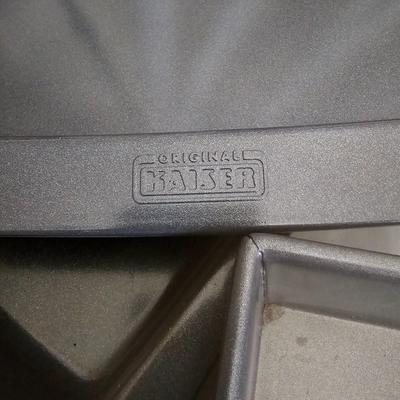 Chicago Metallic, Kaiser, Ekco & More Metal Bakeware (LR-JS)