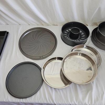 Chicago Metallic, Kaiser, Ekco & More Metal Bakeware (LR-JS)