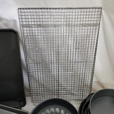 Chicago Metallic, Kaiser, Ekco & More Metal Bakeware (LR-JS)