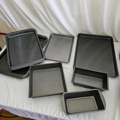 Chicago Metallic, Kaiser, Ekco & More Metal Bakeware (LR-JS)