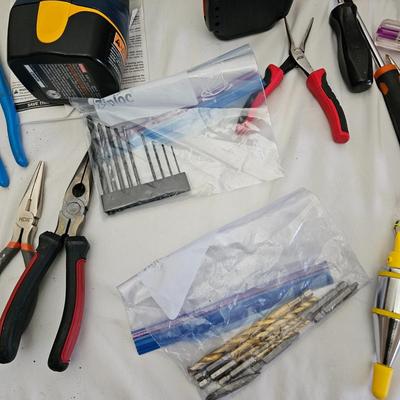 Assortment of Hand Tools, Brand-Name Cordless Drills & More (LR-JS)